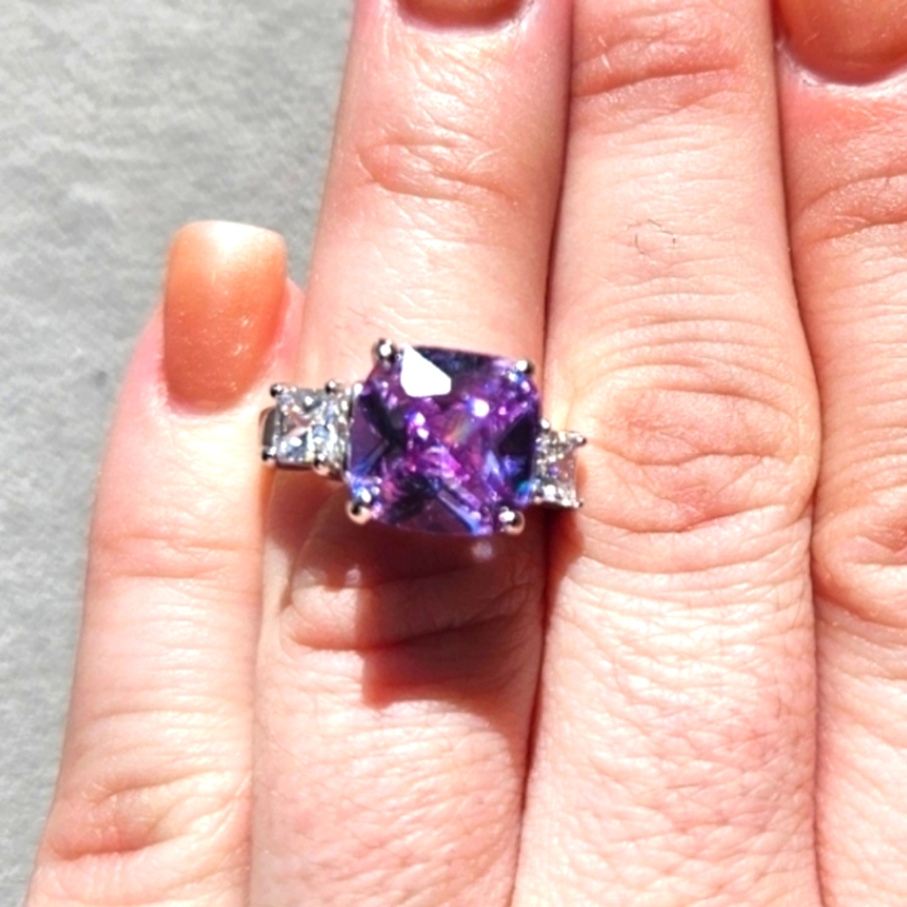 Lavender Shade of Amethyst & White Topaz Ring NWOT Size 5 - Picture 7 of 8